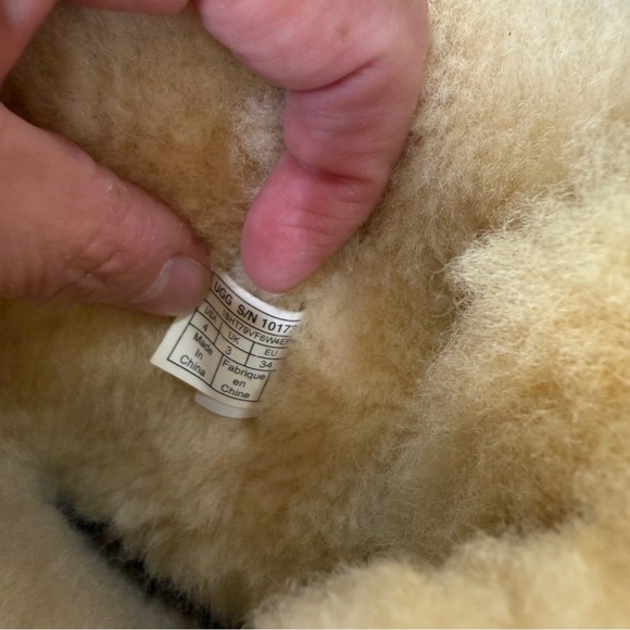 UGG Bailey Bows Tan Boots - Picture 10 of 10